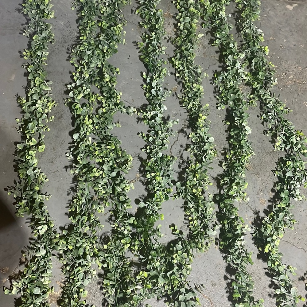 8 pieces of greenery